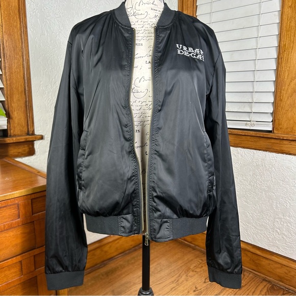 *RARE* Urban Decay Limited Edition Beauty With An Edge Bomber Jacket Size L - Picture 5 of 13